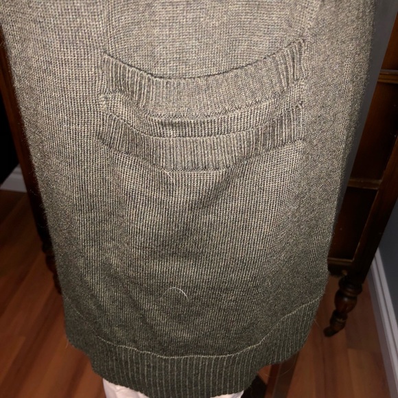 Olive green Cynthia Rowley hooded sweater vest. Size XS. Excellent condition. - Picture 4 of 5